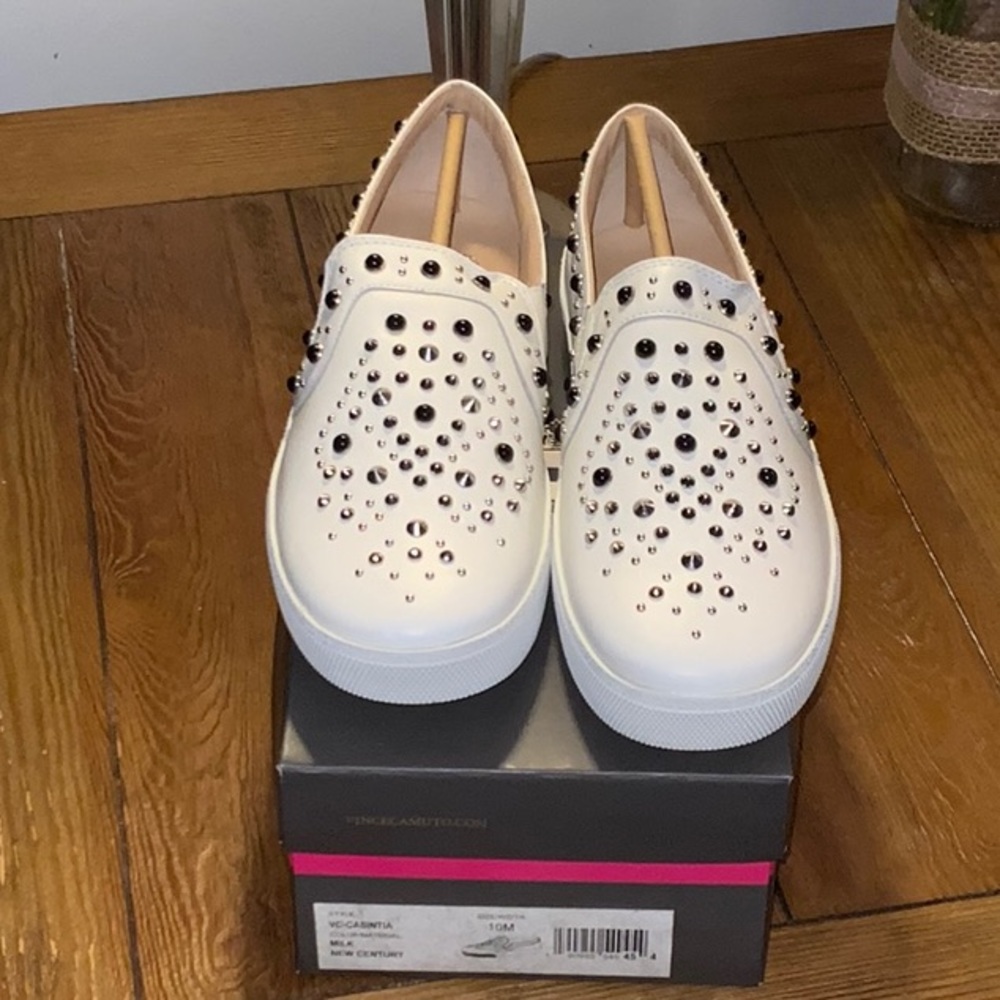 VINCE CAMUTO Casintia Sneakers